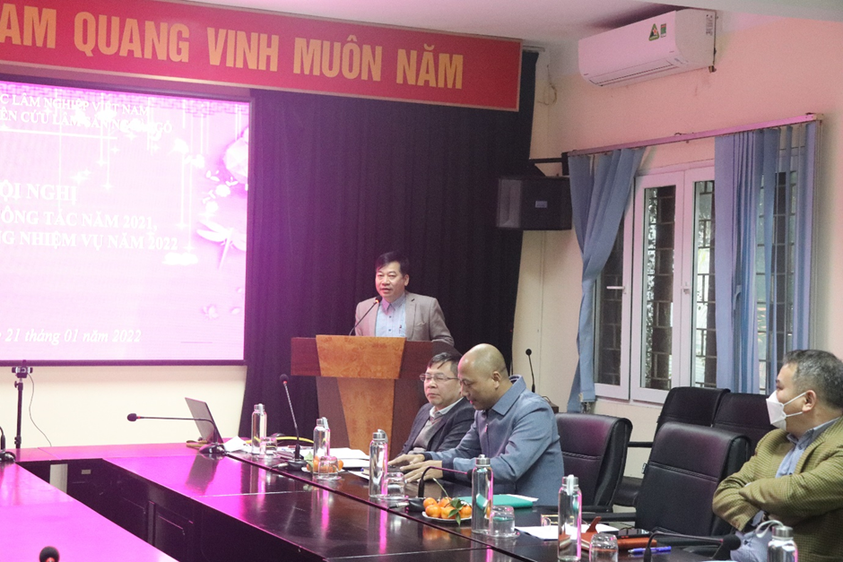 PGĐ Phùng Nhuệ Giang - trình bày tổng kết công tác năm 2021 và phương hướng nhiệm vụ năm 2022