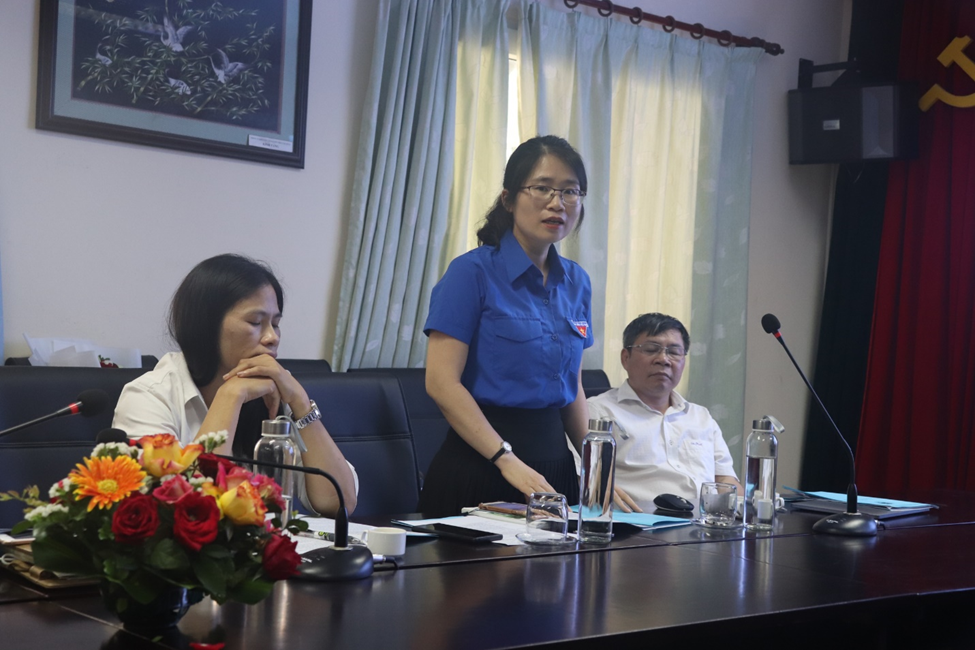 D/c: Nguyễn Hoàng Việt Hoa Phó bí thư đoàn Viện KHLN phát biểu tại đại hội